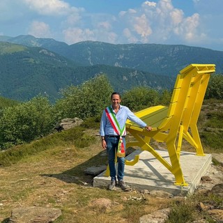 La panchina gigante di Giaveno diventa realtà La panchina gigante di Giaveno diventa realtà