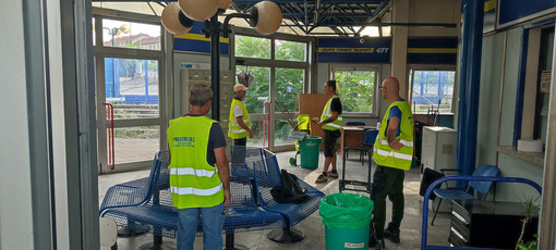 Pulizie alla stazione Dora