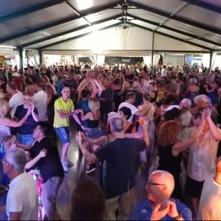 Un momento di festa al punto verde