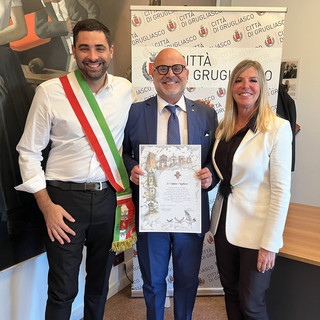 Matteo Pugliese tra il sindaco Gaito e l'assessora Colombo Matteo Pugliese tra il sindaco Gaito e l'assessora Colombo