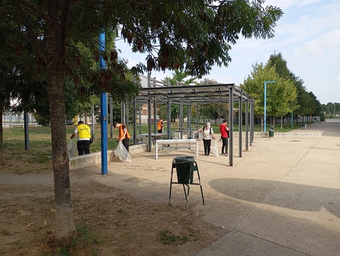 Pulizie in corso al parco Peccei