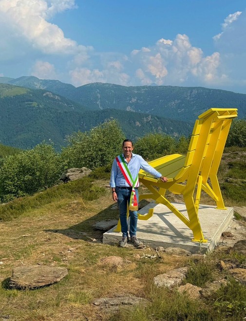La panchina gigante di Giaveno diventa realtà La panchina gigante di Giaveno diventa realtà