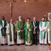 sacerdoti in chiesa