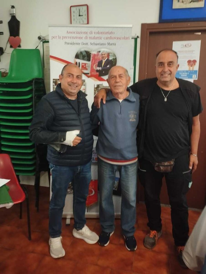 Un sofferente Cuzzilla all’iniziativa dedicata al controllo e alla prevenzione cardiovascolare Un sofferente Cuzzilla all’iniziativa dedicata al controllo e alla prevenzione cardiovascolare