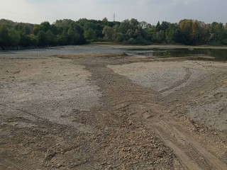 Una pulizia sotto il ponte Amedeo VIII