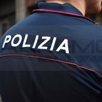 Tira un pugno all'anziana per la collanina, poi la fuga per le urla: fermato giorni dopo il tentato colpo di Ferragosto