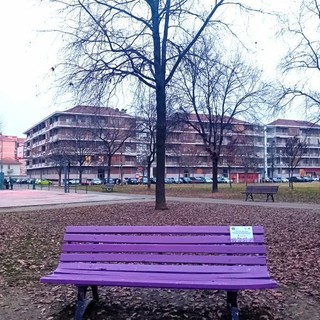 A Carmagnola, una panchina viola per sensibilizzare sulla fibromialgia
