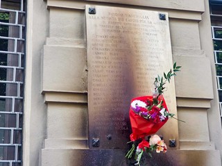 Il presidio per le vie del quartiere Vanchiglia