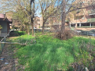 La protesta dei cittadini davanti all'ex Cesm