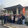 Un momento della manifestazione di questa mattina in via Bellono