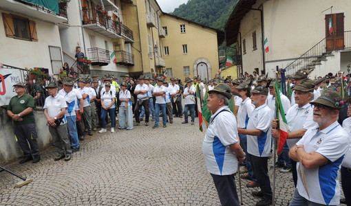 I primi centenari a far festa sono gli alpini di Perrero