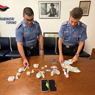 Nell'appartamento del centro di Torino vendeva la droga "delle feste":  avrebbe fruttato oltre 10mila euro