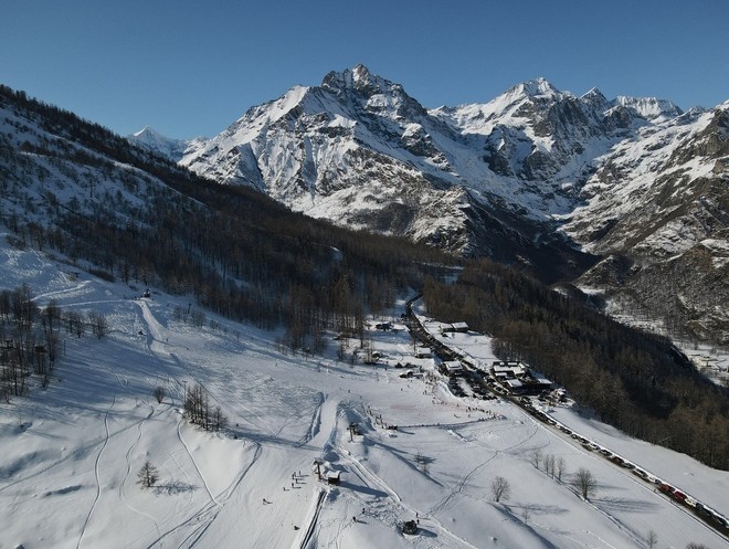 Nelle vacanze natalizie, al via il bus-navetta gratuito da Torino per le piste del Pian Benoit a Susa di Usseglio Nelle vacanze natalizie, al via il bus-navetta gratuito da Torino per le piste del Pian Benoit a Susa di Usseglio