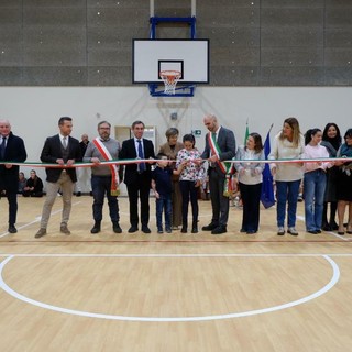 Collegno, alla scuola Matteotti inaugurata la palestra con le famiglie di Borgata Paradiso e con le associazioni Collegno, alla scuola Matteotti inaugurata la palestra con le famiglie di Borgata Paradiso e con le associazioni