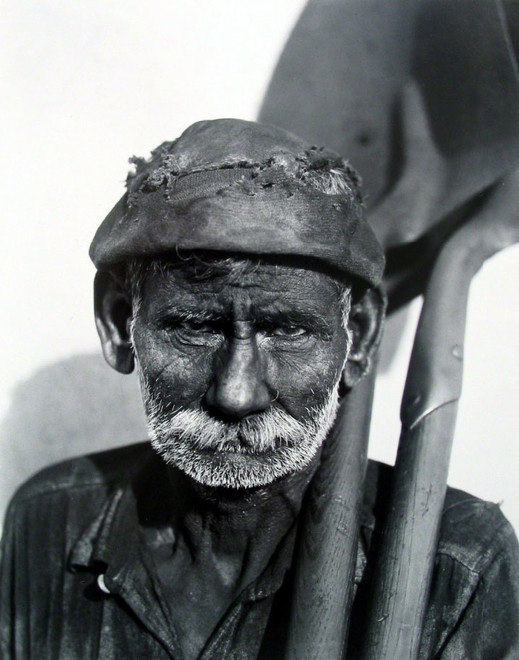 Photo credits: Walker Evans - Coal Dock Worker, Havana, 1932