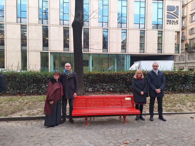 L'inaugurazione della panchina rossa di corso Siccardi