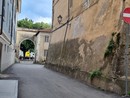 Vicolo Carceri con in fondo il luogo di ritrovo dei minorenni