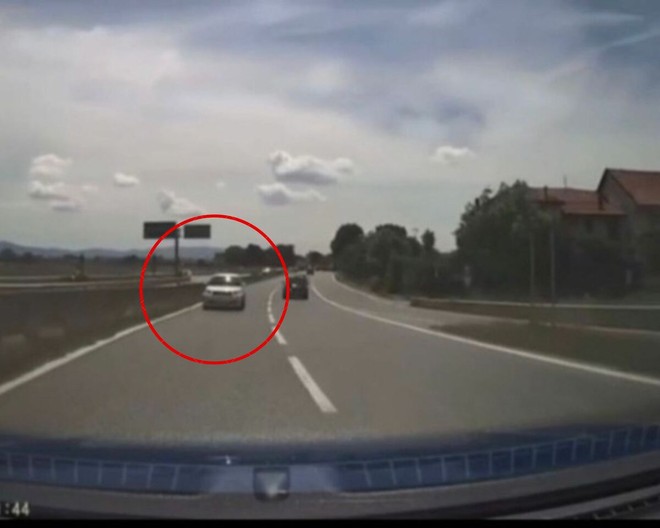 L'auto in contromano sulla Torino-Caselle L'auto in contromano sulla Torino-Caselle