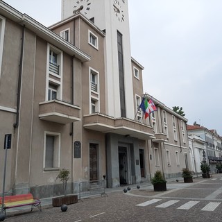 Il Consiglio comunale si schiera compatto per mantenere il corso serale al Buniva