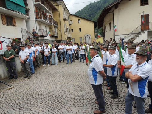 I primi centenari a far festa sono gli alpini di Perrero