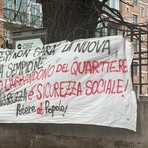 La protesta davanti all'ex Cesm