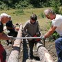 I volontari della manutenzione dei sentieri al lavoro
