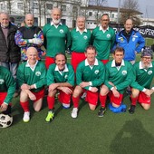Una partita di walking football che fa bene al cervello