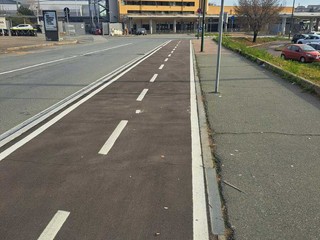 La pista ciclabile di via Giordano Bruno e via Bossoli La pista ciclabile di via Giordano Bruno e via Bossoli