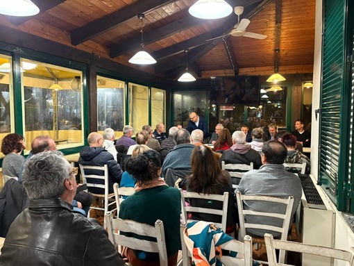 L'incontro tra i cittadini, il viceprefetto e la cooperativa Le Soleil in via Rocca de' Baldi