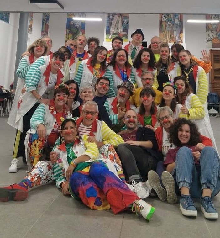La potenza di indossare il ‘naso rosso’: sedici nuovi clown pinerolesi