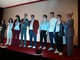 Luciano Bruno, quarto da sinistra e parte del cast di ‘Viola’