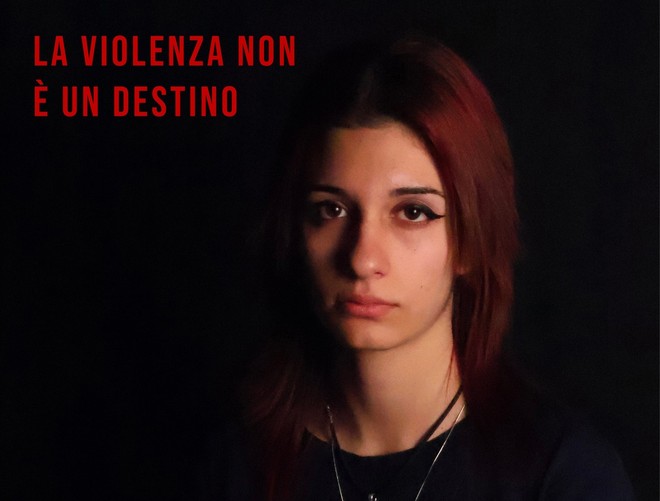 “Parole che pesano come pugni”: la campagna di comunicazione contro la violenza sulle donne a dell’Artistico di Pinerolo