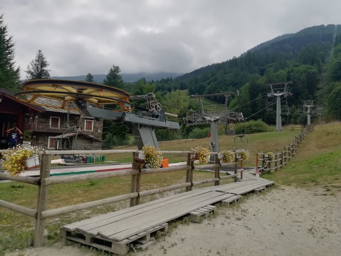 Si schianta con il parapendio sulla seggiovia: soccorso a Prali Si schianta con il parapendio sulla seggiovia: soccorso a Prali