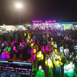 Birra artigianale, cibo, musica per il festival di Piscina Birra artigianale, cibo, musica per il festival di Piscina