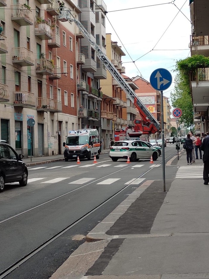 Soccorsi ostacolati da un rottweiler, pomeriggio da panico in via Bianchi