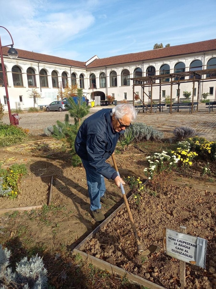 Volontari al lavoro Volontari al lavoro