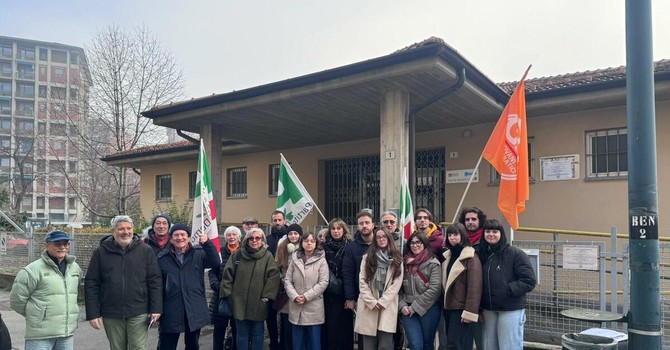 Un momento della manifestazione di questa mattina in via Bellono Un momento della manifestazione di questa mattina in via Bellono