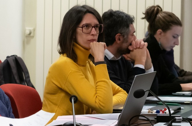 Francesca Costarelli, in primo piano, sui banchi della Giunta (foto di Christian Bosio)