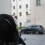 Con cinturone e pistola, in servizio al carcere minorile in gravidanza