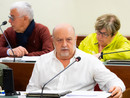 Dario Mongiello, in primo piano, in Consiglio comunale (Foto di Christian Bosio)