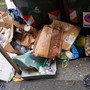 Emergenza rifiuti sotto gli occhi degli studenti