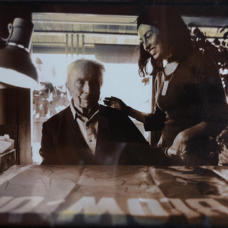Paola Mongelli con Michelangelo Antonioni (foto di Luca Pron)