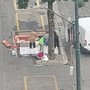 Bucato e auto lavate al toret, la folle estate di piazza Barcellona [VIDEO]