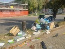 I rifiuti abbandonati in via Nitti I rifiuti abbandonati in via Nitti