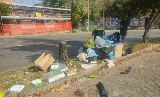 I rifiuti abbandonati in via Nitti