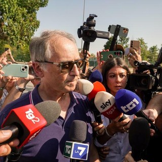 Mario Roggero all'arrivo in carcere, nel luglio scorso (foto Adnkronos)