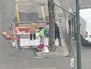 Bucato e auto lavate al toret, la folle estate di piazza Barcellona [VIDEO]