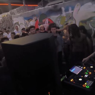 Un frame del video