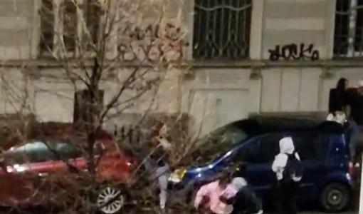 Rissa all’alba in via Stradella, botte tra ragazzi fra le auto in sosta [VIDEO]