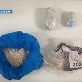 La segnalazione via app consente alla Polizia di recuperare quasi un chilo di eroina La segnalazione via app consente alla Polizia di recuperare quasi un chilo di eroina